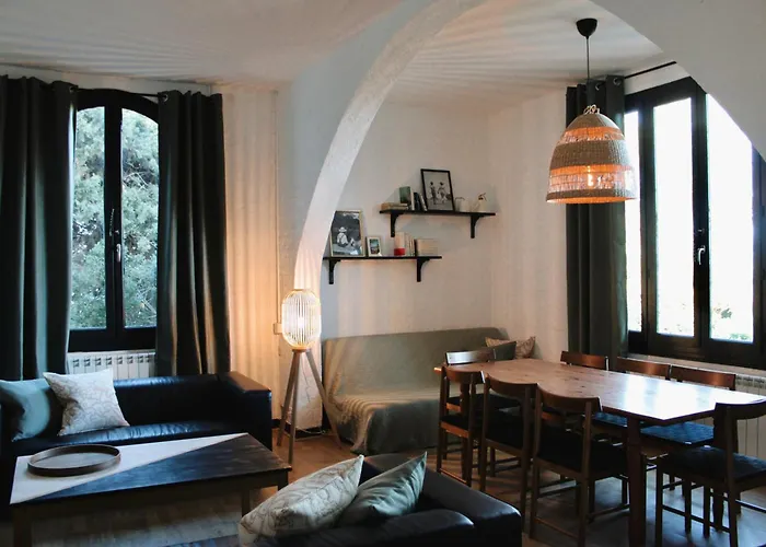 Les Grillons بيت للعطل *