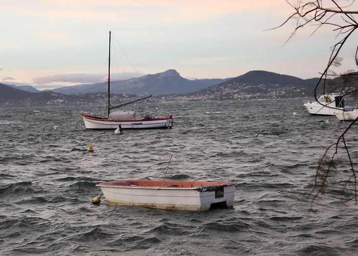 Les Grillons Hébergement de vacances *